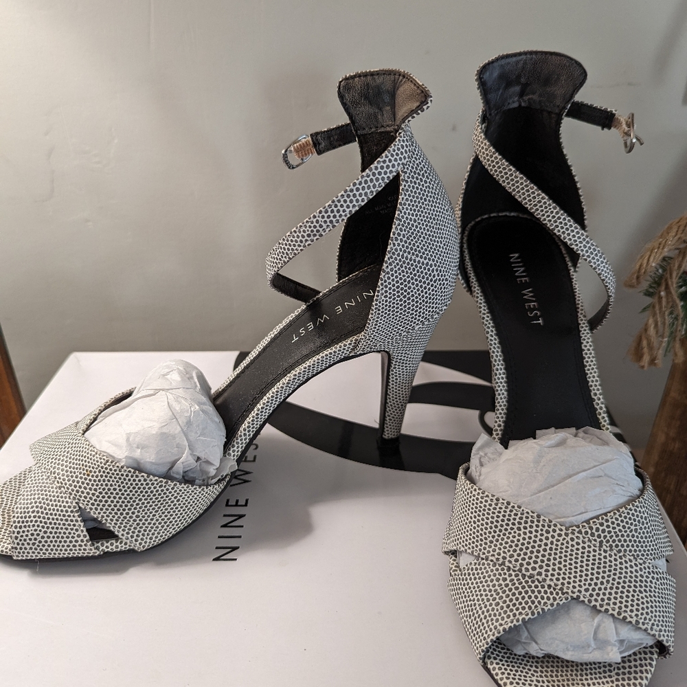 Nine West NEW women's shoes size 6 snakeskin pattern
